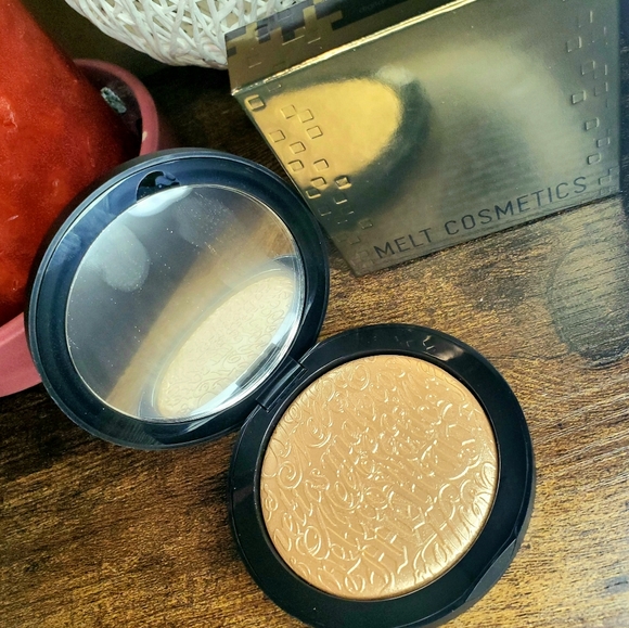 MELT cosmetics- digital dust highlighter (gold ore) - Picture 9 of 11